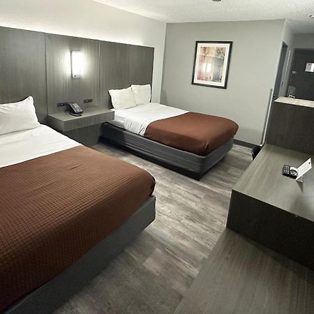 Magnuson Hotel Fort Wayne North - Coliseum Bagian luar foto
