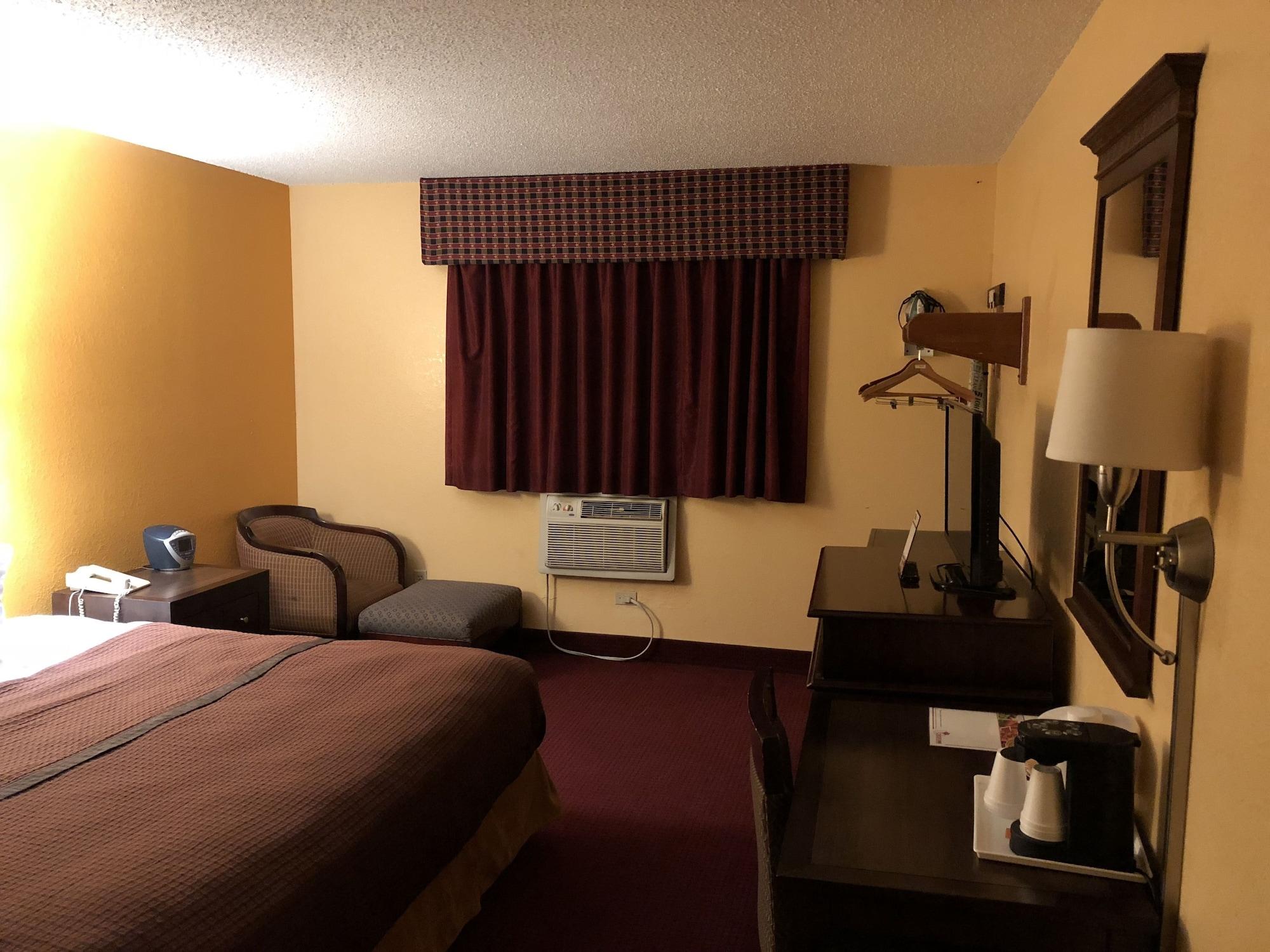 Magnuson Hotel Fort Wayne North - Coliseum Bagian luar foto