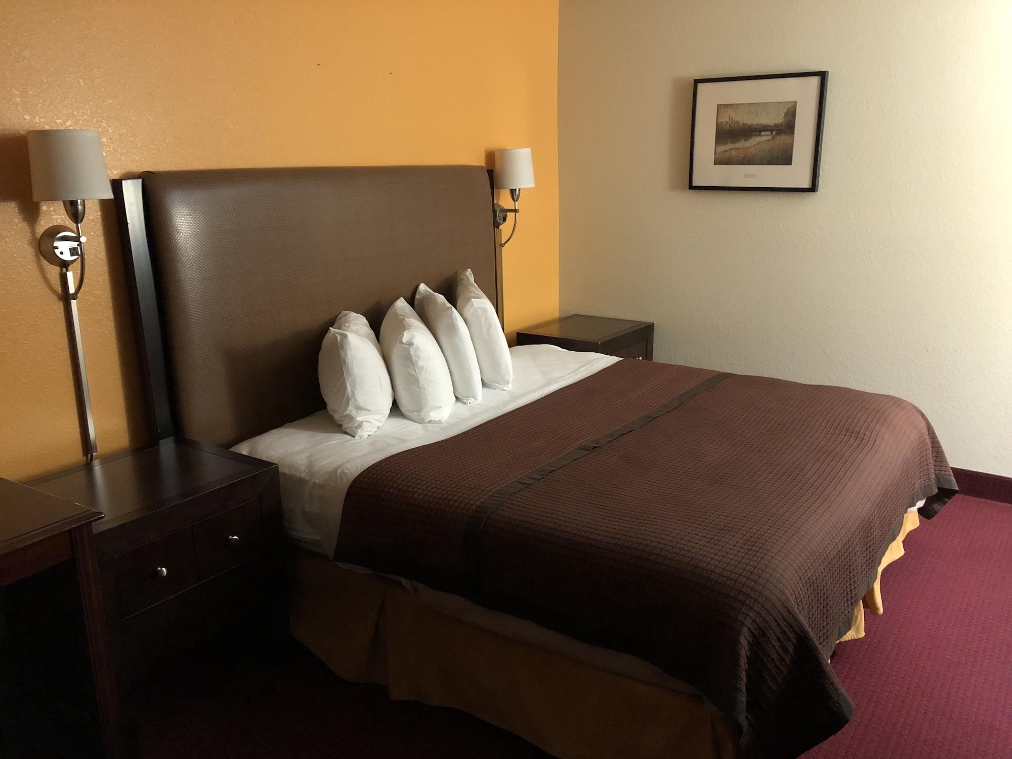 Magnuson Hotel Fort Wayne North - Coliseum Bagian luar foto