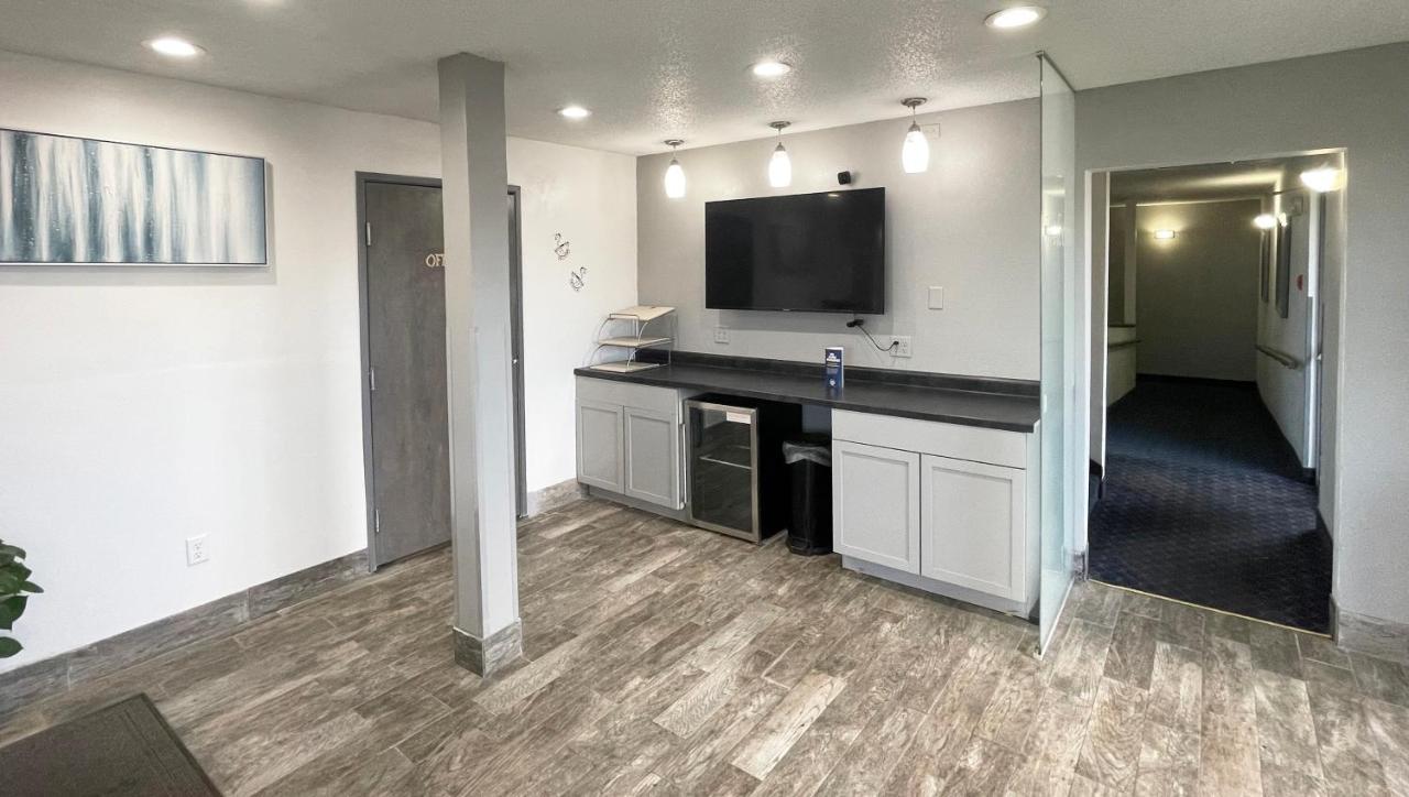 Magnuson Hotel Fort Wayne North - Coliseum Bagian luar foto