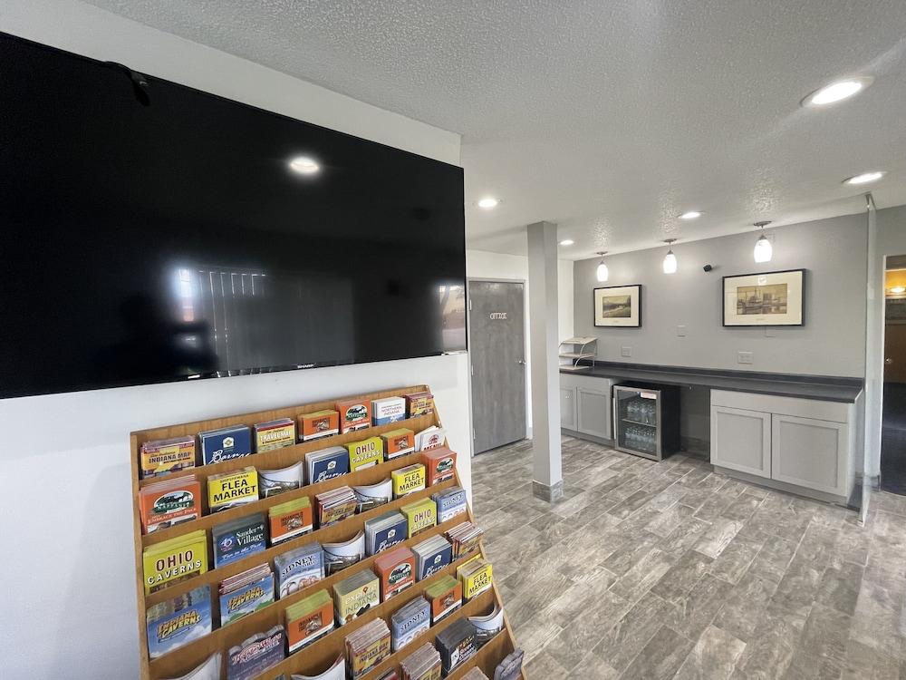 Magnuson Hotel Fort Wayne North - Coliseum Bagian luar foto