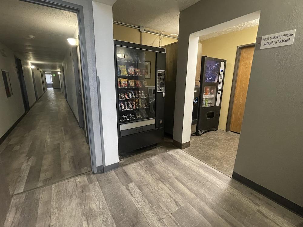 Magnuson Hotel Fort Wayne North - Coliseum Bagian luar foto
