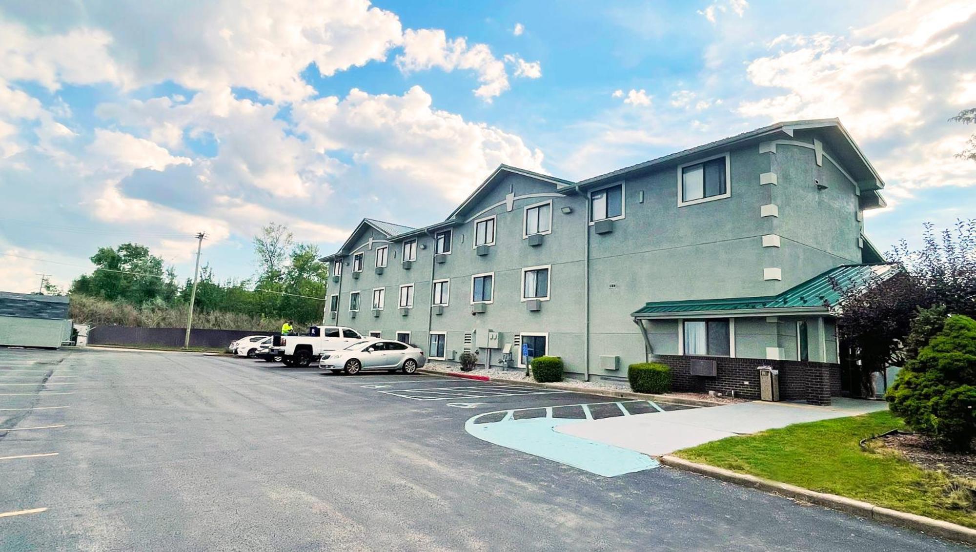 Magnuson Hotel Fort Wayne North - Coliseum Bagian luar foto