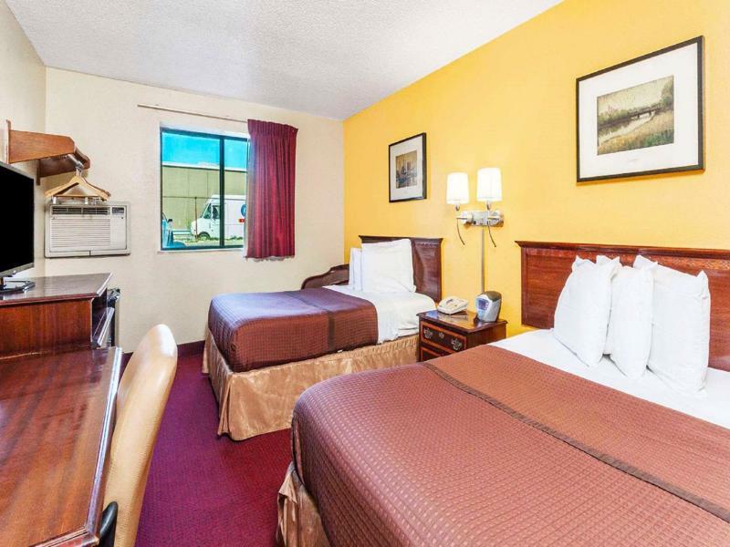 Magnuson Hotel Fort Wayne North - Coliseum Bagian luar foto