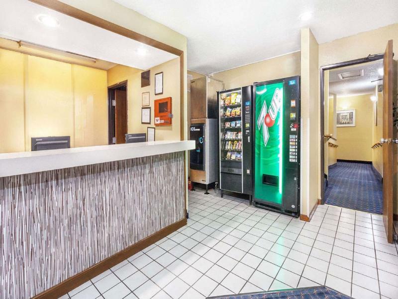 Magnuson Hotel Fort Wayne North - Coliseum Bagian luar foto