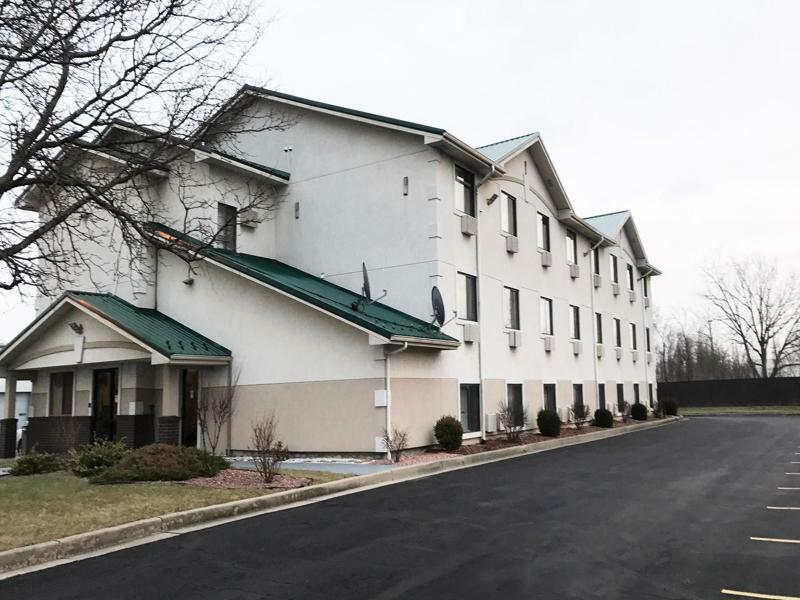 Magnuson Hotel Fort Wayne North - Coliseum Bagian luar foto