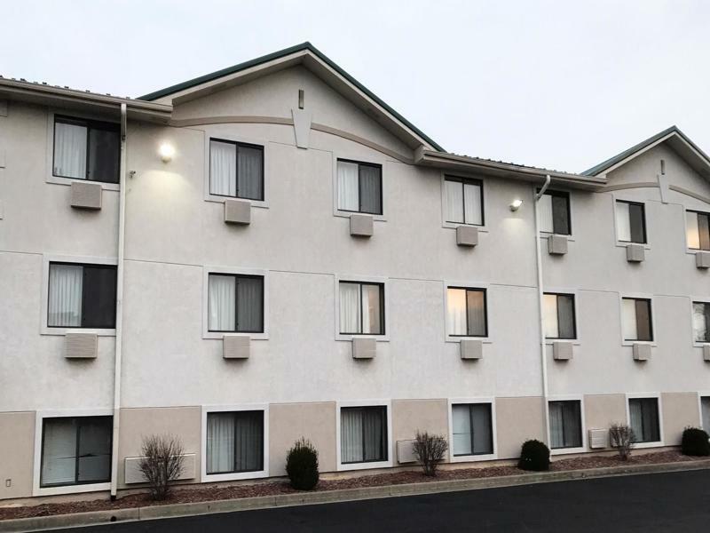 Magnuson Hotel Fort Wayne North - Coliseum Bagian luar foto